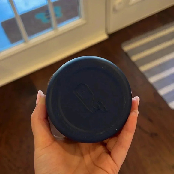 Vineyard vines Cup with lid - used - Picture 3 of 4